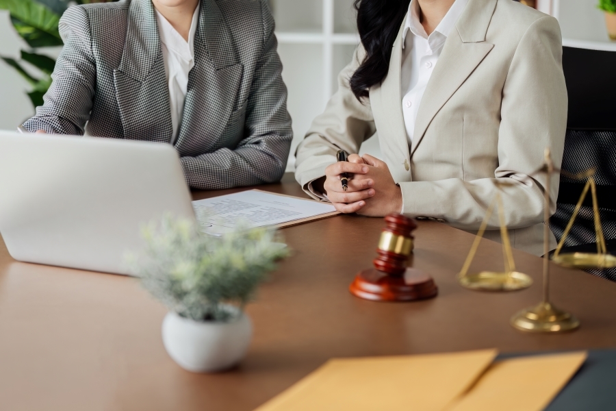 Entrepreneurs professionals discussing Canadian immigration strategy with Canadoon®