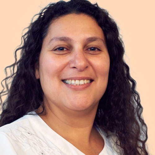 Portrait Hind Mouhoub founder, certified consultant immigration Canada foreign entrepreneurs